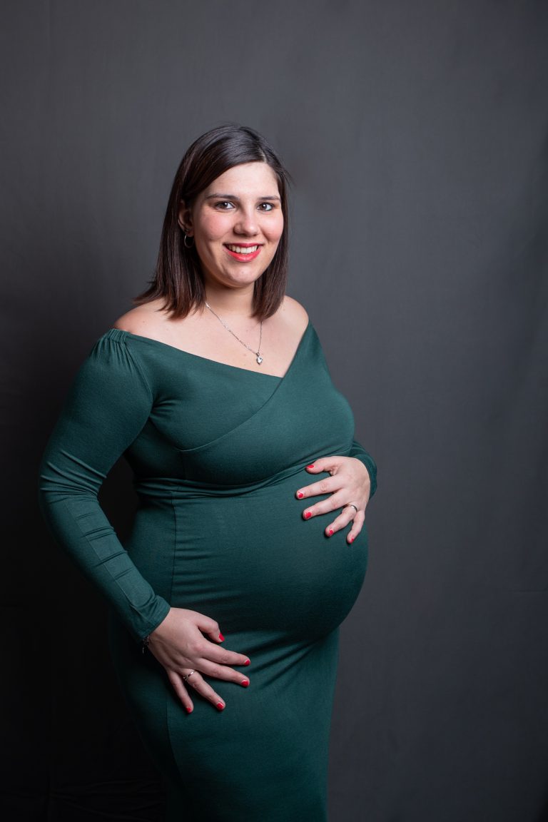 Femme enceinte robe moulante vert sapin