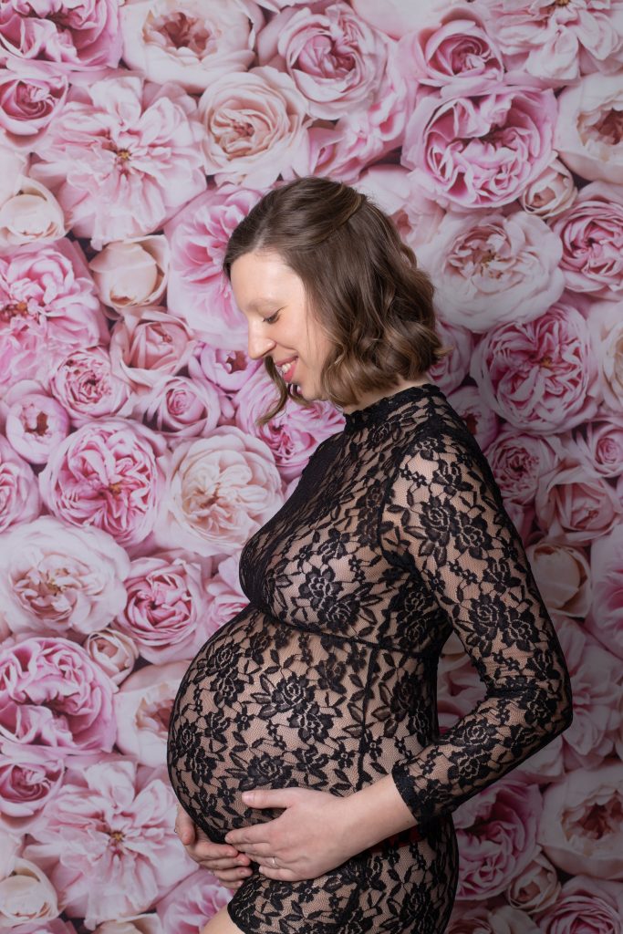 Femme enceinte avec body noir